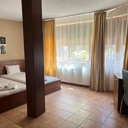 Family Square Hotel