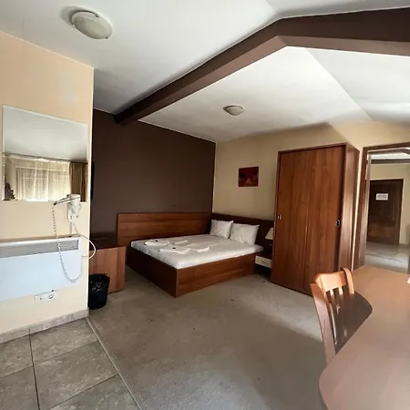 Hotel Family Square 2*